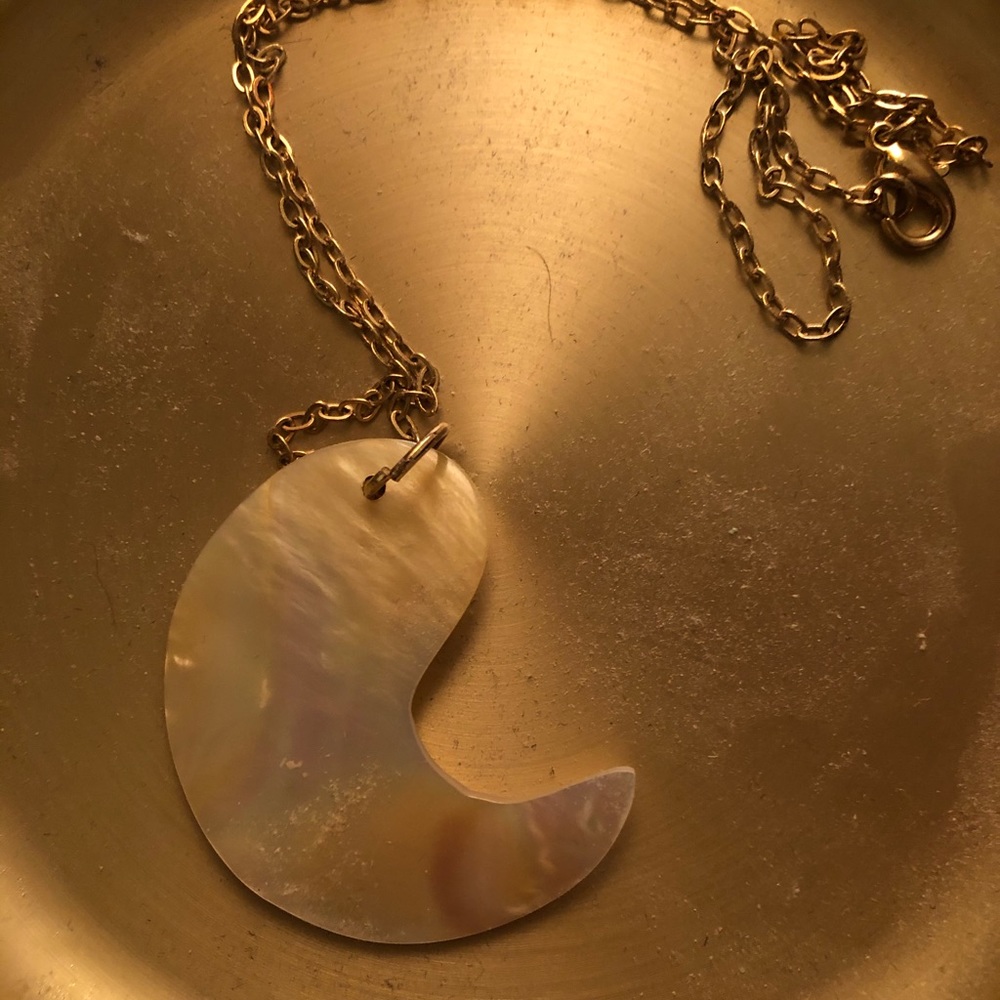 Jami Rodriguez Shell and Star Necklace - Picture 3 of 3